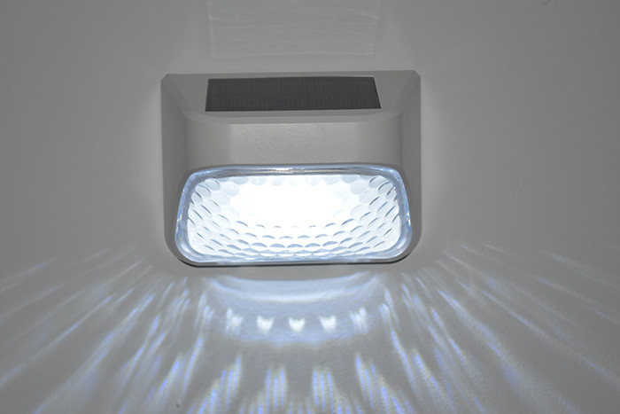 Εύκολη εγκατάσταση Ηλιακά φώτα κήπου 150mA 6 Pcs LED για εξωτερική αυλή φράχτη