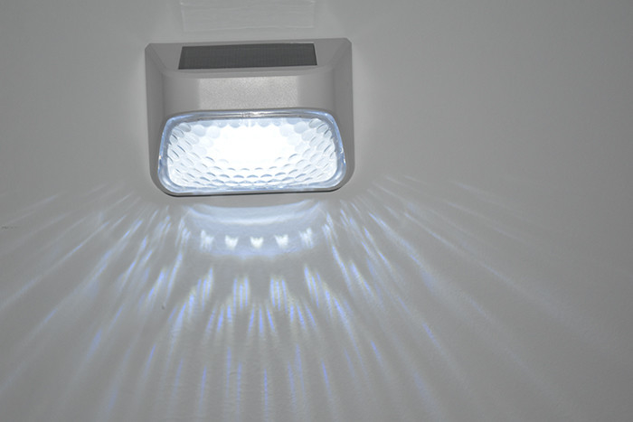 100g Ηλιακό φράχτη Φως Μαύρο ABS PMMA Ζεστό Λευκό RGB 20Lumens Αδιάβροχο IP65 4,5 ώρες φόρτιση