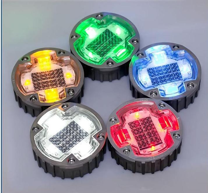 123 * 50 mm Ηλιακά LED οδικά κενά με κράμα αλουμινίου και απόσταση ορατότητας έως 500m