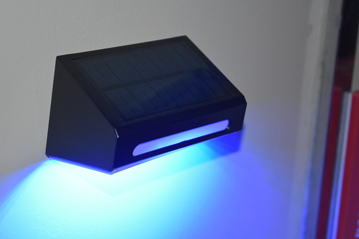 Φωτεινό Θερμό Λευκό RGB Εξωτερικό Ηλιακό Φως Τερνικού Λυθίου IP65 Αδιάβροχο