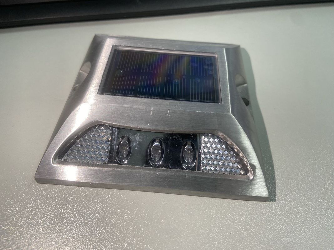 Ηλιακά οδικά στεφάνια Αλουμινίου PC Λευκό / Κίτρινο / Κόκκινο / Μπλε / Πράσινο Φώτα LED 2V τάση