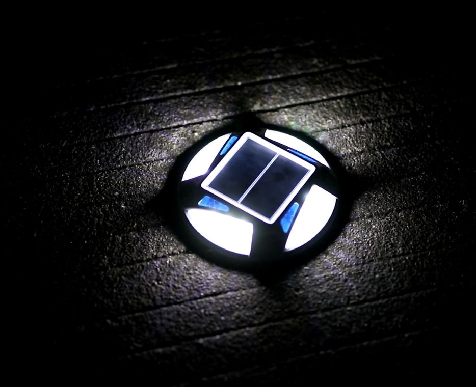 Αλουμινίου Ηλιακό Δρόμος Stud με 12 LED Beads 1.2V Ni-Mh μπαταρία και 4,5h φόρτιση για 20h λειτουργία